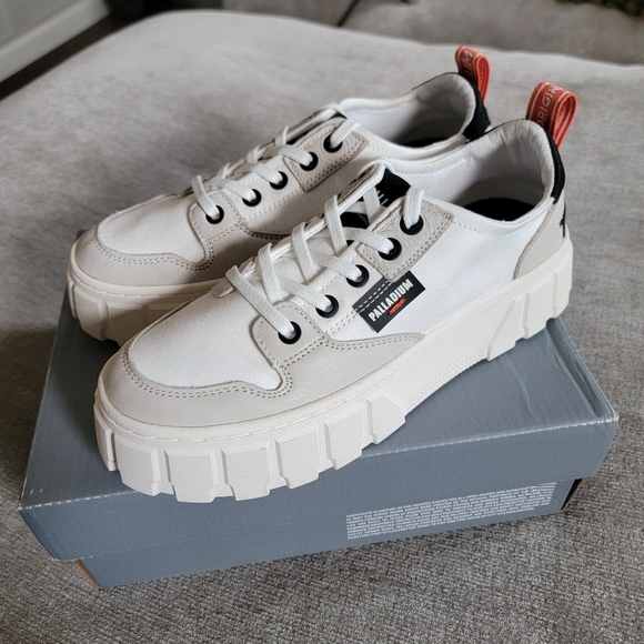 Palladium Size 6.5 Star White Pallatower Chunky Platform Sole Sneakers Lo Top